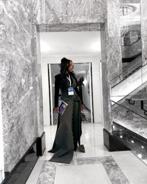 Diane Russet Instagram - The noise fades when your focus is unshakable 🤎

Stylist @officialswazzi 
👗@ann.usman 
💄 @thequeenhadassah 
Hairstylist @lyc.pro
