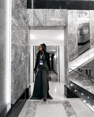 Diane Russet Instagram - The noise fades when your focus is unshakable 🤎

Stylist @officialswazzi 
👗@ann.usman 
💄 @thequeenhadassah 
Hairstylist @lyc.pro