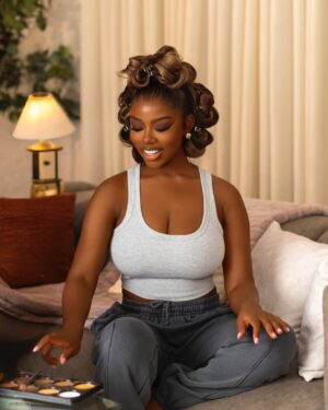 Diane Russet Instagram - The One before 30 🥰😍

Happy Birthday Omolola 💕

#Birthdaygirl 

Stylist @officialswazzi 
Hairstylist @honeyc.thestylist 
💄 @revysbeauty 
📸 @yomi.visuals