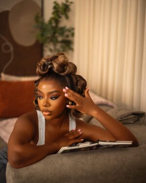 Diane Russet Instagram - The One before 30 🥰😍

Happy Birthday Omolola 💕

#Birthdaygirl 

Stylist @officialswazzi 
Hairstylist @honeyc.thestylist 
💄 @revysbeauty 
📸 @yomi.visuals
