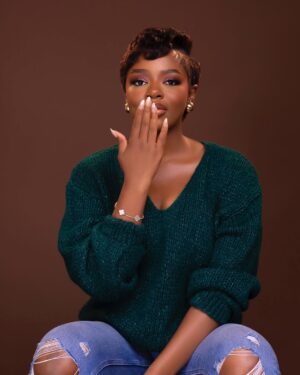 Diane Russet Instagram - Hello 28, let’s make this year memorable and monumental. 💚✨✨✨.

28 on the 28th 🥺

💄 @facesbyoluchi 
Hairstylist @honeyc.thestylist 
📸 @yomi.visuals 

#Birthdaygirl✨