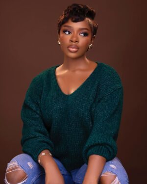 Diane Russet Instagram - Hello 28, let’s make this year memorable and monumental. 💚✨✨✨.

28 on the 28th 🥺

💄 @facesbyoluchi 
Hairstylist @honeyc.thestylist 
📸 @yomi.visuals 

#Birthdaygirl✨