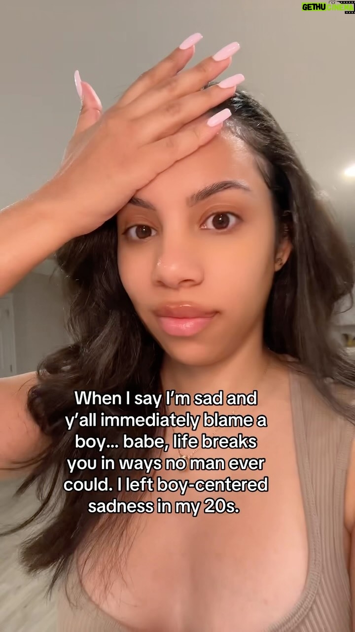Diannisa Hernandez - 441 Likes - My relationships are healthy. heal past the basics I promise there’s more to life