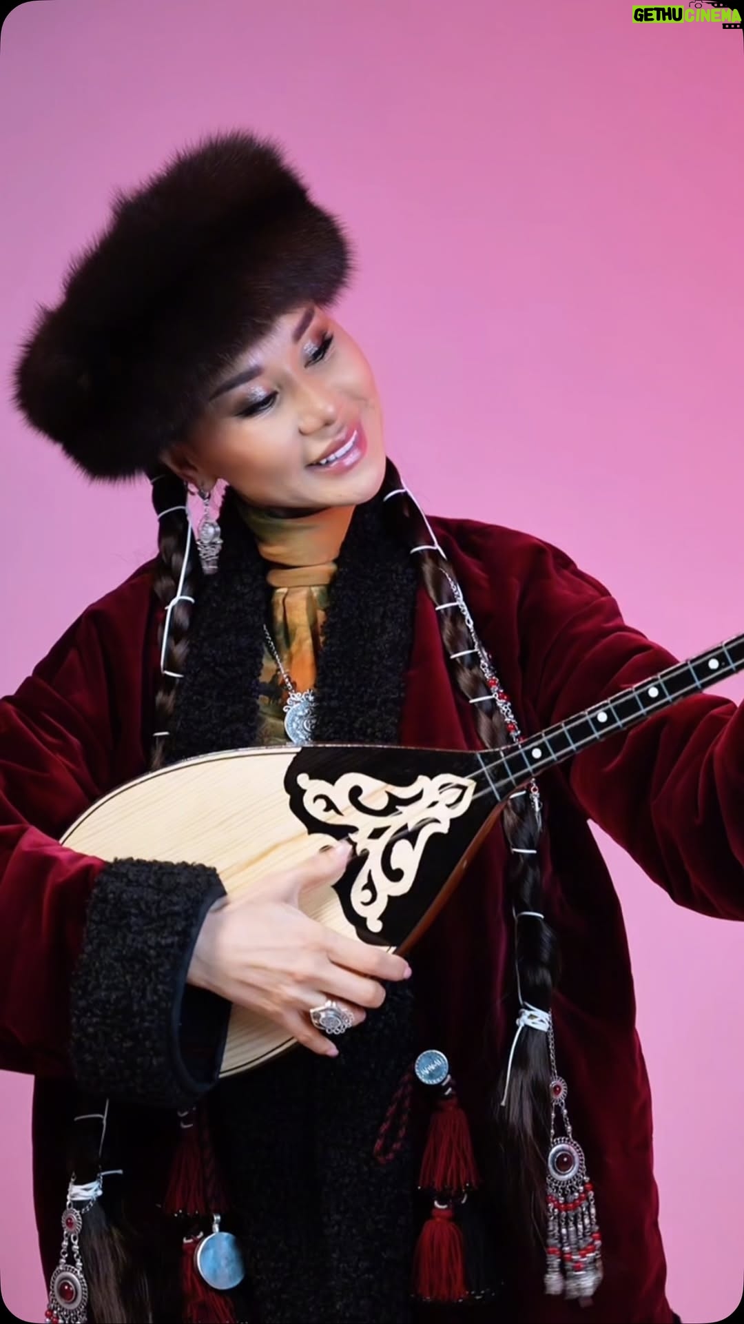 Dinara Satzhan - 18.2K Likes - Тарихымыз көрсеткендей қазақ әйелдері сегіз қырлы, бір сырлы болған.
Ел басқарған, соғыста қол скер басқарған қайсар, ержүрек, батыр болған.
Ақылды, дана, ғалым, күйші, әнші, ақын, жазушы, өнерлі, сұлу, нәзік, отбасының жаны, жүрегі...
#қазаққызы