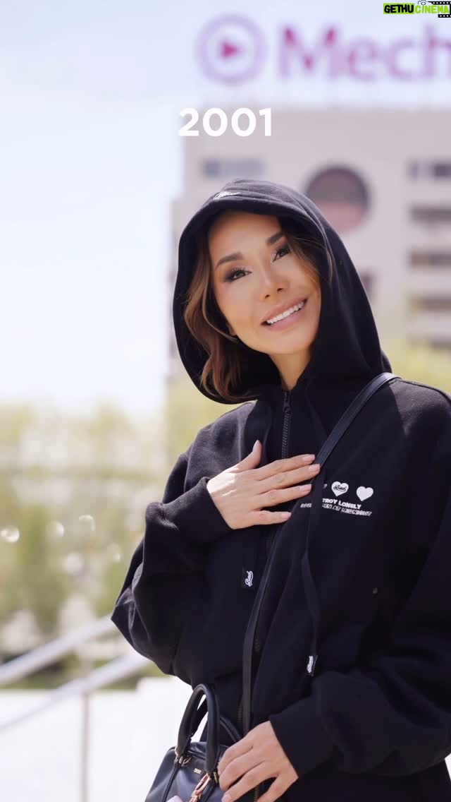 Dinara Satzhan - 45.9K Likes - В 18 лет я мечтала стать известной телеведущей и журналисткой.
Знала ли я, что у меня получится?!
На 90% да. Но… сомнения всё равно были.
И это нормально.
Упорный труд. Вера в собственные силы.
Постоянное саморазвитие.
И самое главное - я не боялась трудностей.
И сейчас не боюсь.