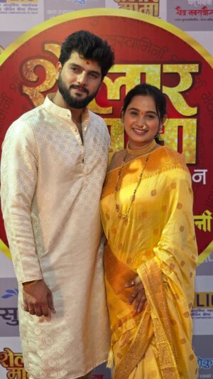Divya Pugaonkar Instagram - दिव्या अक्षय सोबत धमाल गप्पा आणि उखाणे ❤️
@divyasubhashpugaonkar_official @aesthetic.akshay
@shelarmamafoundation

संपूर्ण व्हिडिओ पाहा 'स्टार मिडिया मराठी' युट्यूब चॅनेलवर 

#Divyapugaonkar #akshaygharat #interview #starmediamarathi