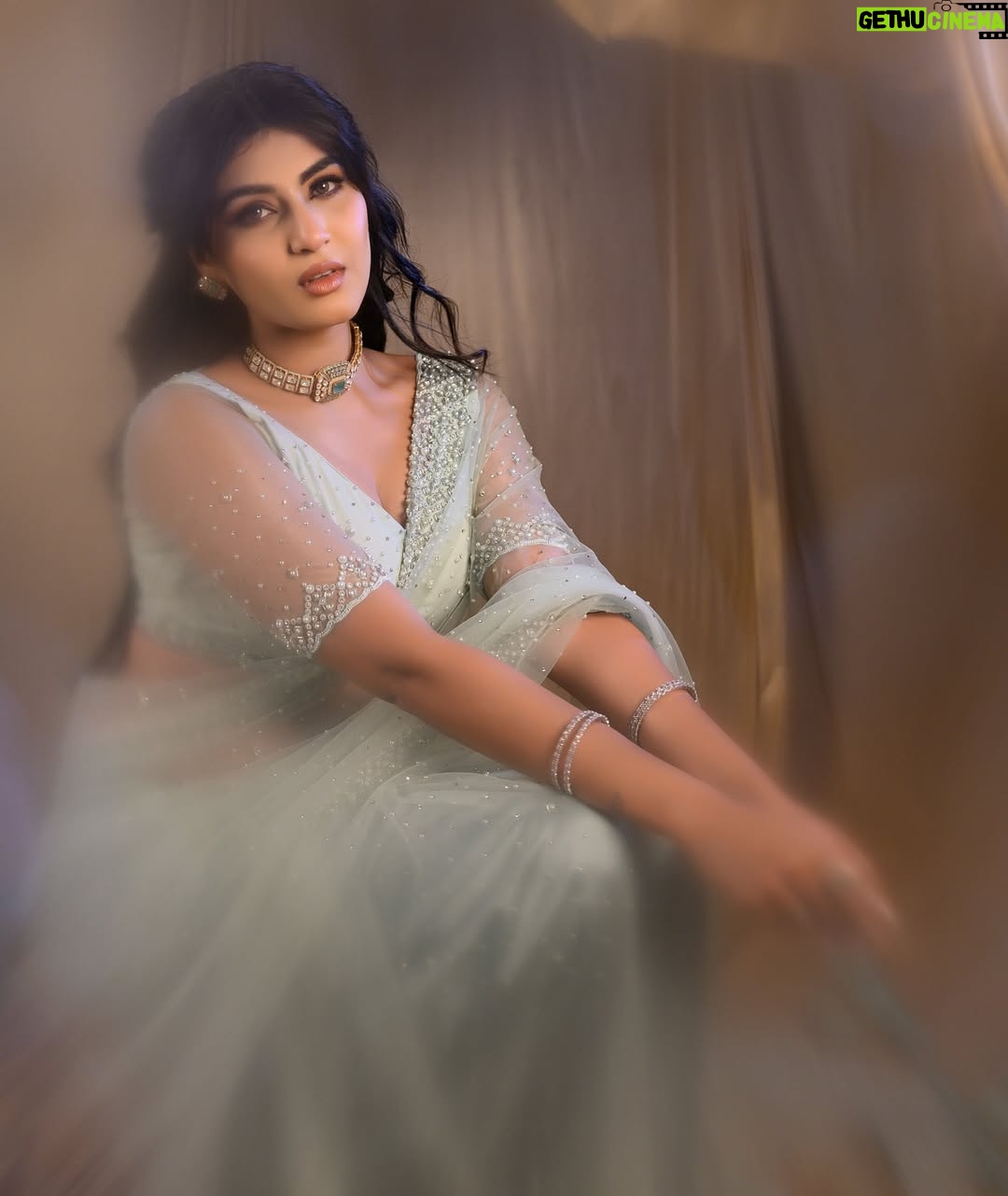 Divya Suresh - 9.3K Likes - This is a modern fairy tale
No happy endings
No wind in our sails ,
Because the heart wants what it wants.
.
.
@lepananagarajdesign
@makeoverbyjuliet_mary
@arunkummar_portraits
@rakshita_hairdo
@aishwarya_25_offical
#ds #divyasuresh #lepananagaraj #photoshoot #fashion #makeup #fun