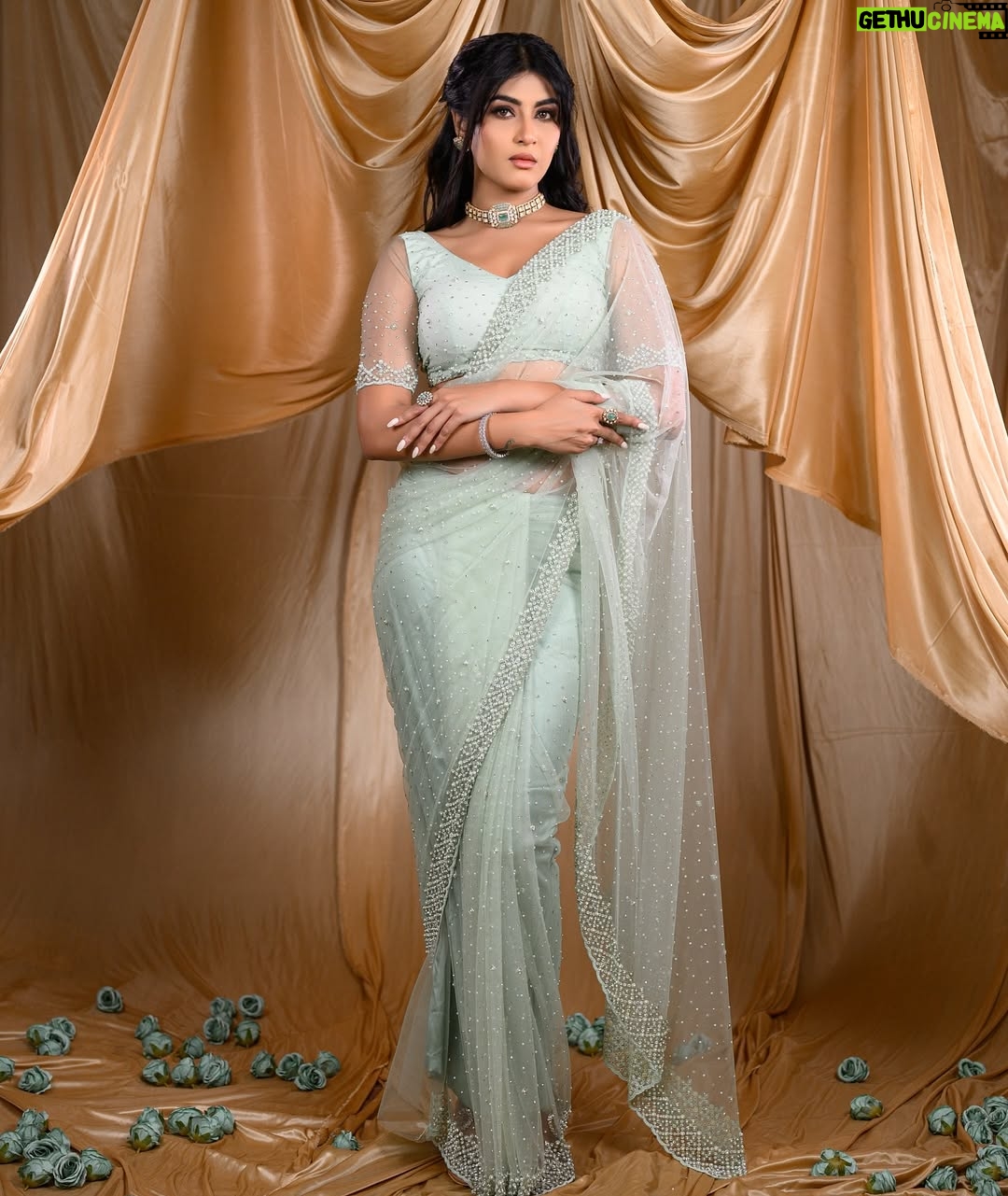 Divya Suresh - 9.3K Likes - This is a modern fairy tale
No happy endings
No wind in our sails ,
Because the heart wants what it wants.
.
.
@lepananagarajdesign
@makeoverbyjuliet_mary
@arunkummar_portraits
@rakshita_hairdo
@aishwarya_25_offical
#ds #divyasuresh #lepananagaraj #photoshoot #fashion #makeup #fun