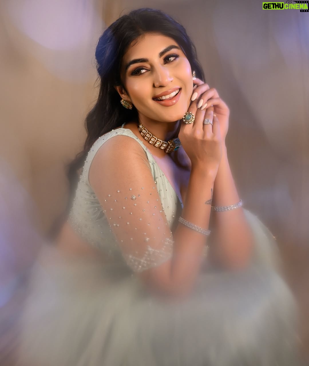 Divya Suresh - 9.3K Likes - This is a modern fairy tale
No happy endings
No wind in our sails ,
Because the heart wants what it wants.
.
.
@lepananagarajdesign
@makeoverbyjuliet_mary
@arunkummar_portraits
@rakshita_hairdo
@aishwarya_25_offical
#ds #divyasuresh #lepananagaraj #photoshoot #fashion #makeup #fun