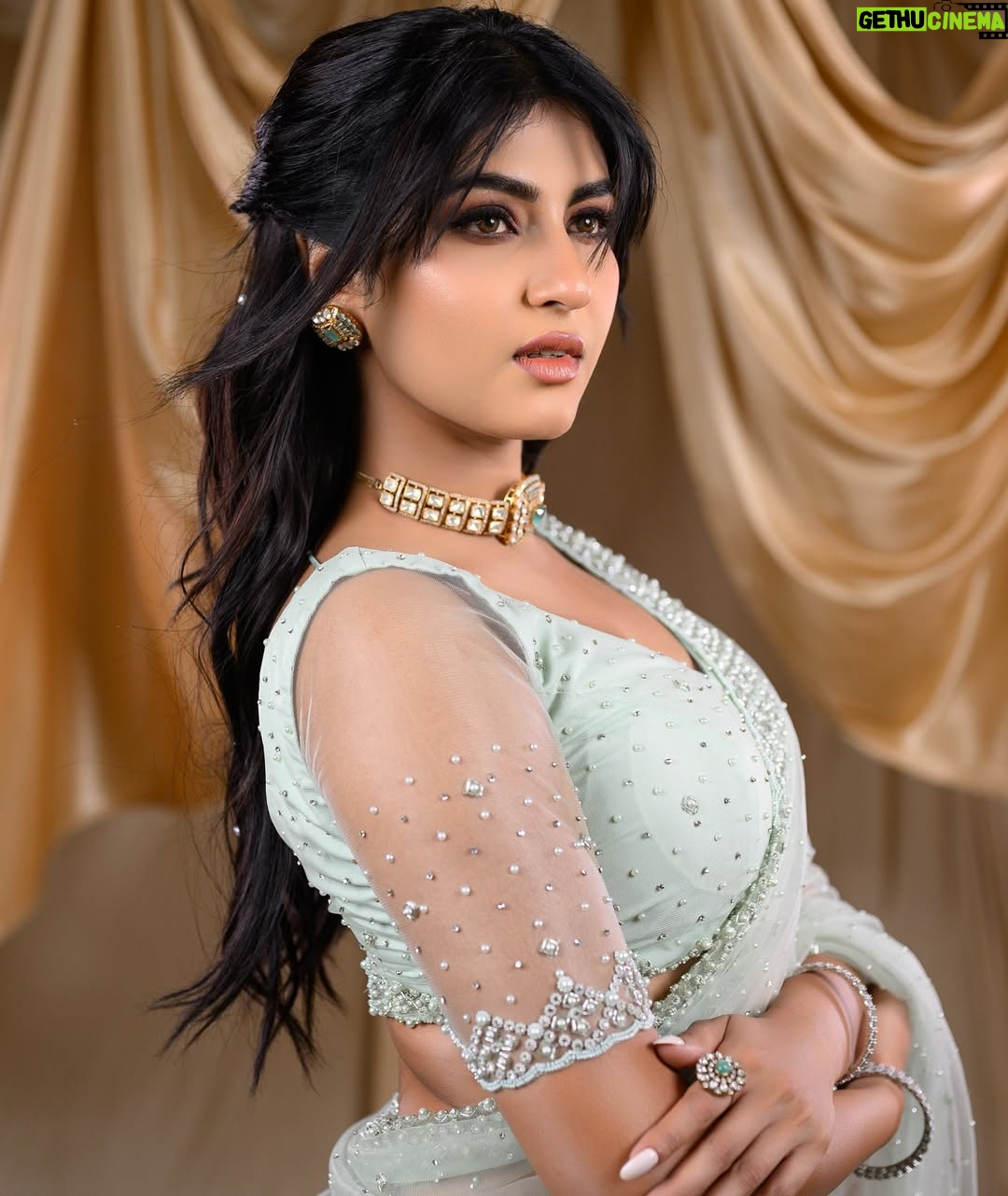 Divya Suresh - 9.3K Likes - This is a modern fairy tale
No happy endings
No wind in our sails ,
Because the heart wants what it wants.
.
.
@lepananagarajdesign
@makeoverbyjuliet_mary
@arunkummar_portraits
@rakshita_hairdo
@aishwarya_25_offical
#ds #divyasuresh #lepananagaraj #photoshoot #fashion #makeup #fun