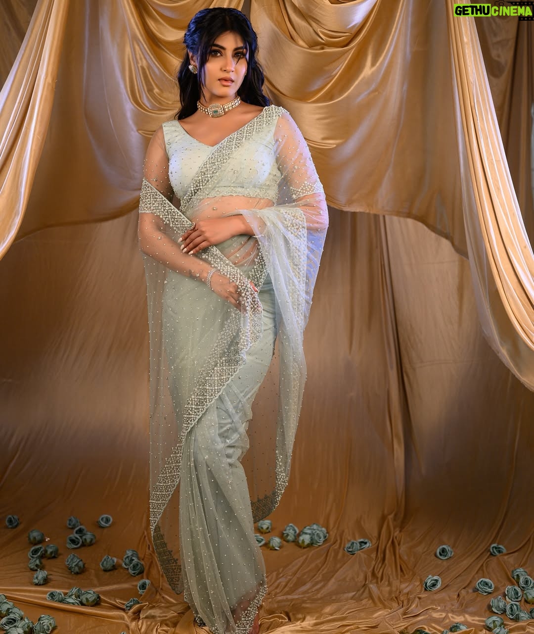 Divya Suresh - 9.3K Likes - This is a modern fairy tale
No happy endings
No wind in our sails ,
Because the heart wants what it wants.
.
.
@lepananagarajdesign
@makeoverbyjuliet_mary
@arunkummar_portraits
@rakshita_hairdo
@aishwarya_25_offical
#ds #divyasuresh #lepananagaraj #photoshoot #fashion #makeup #fun