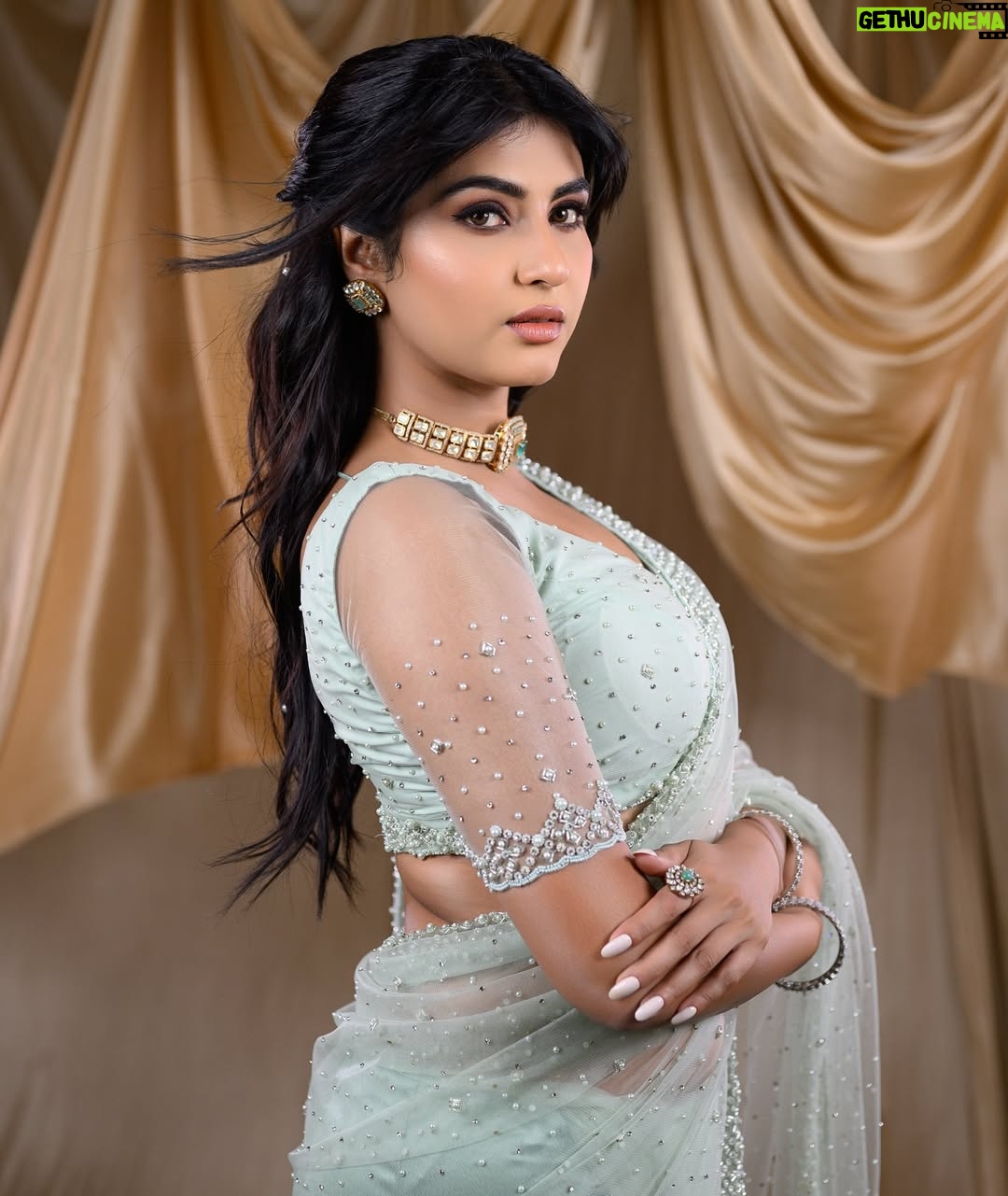Divya Suresh - 9.3K Likes - This is a modern fairy tale
No happy endings
No wind in our sails ,
Because the heart wants what it wants.
.
.
@lepananagarajdesign
@makeoverbyjuliet_mary
@arunkummar_portraits
@rakshita_hairdo
@aishwarya_25_offical
#ds #divyasuresh #lepananagaraj #photoshoot #fashion #makeup #fun