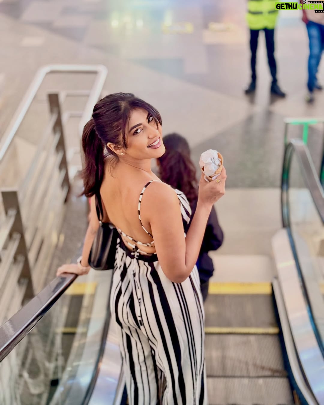 Divya Suresh - 20.9K Likes - I scream for an ice cream, do you? 🥹
.
.
.#DS #divyasuresh #icecream