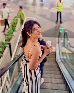 Divya Suresh Instagram - I scream for an ice cream, do you? 🥹
.

.

.#DS #divyasuresh #icecream