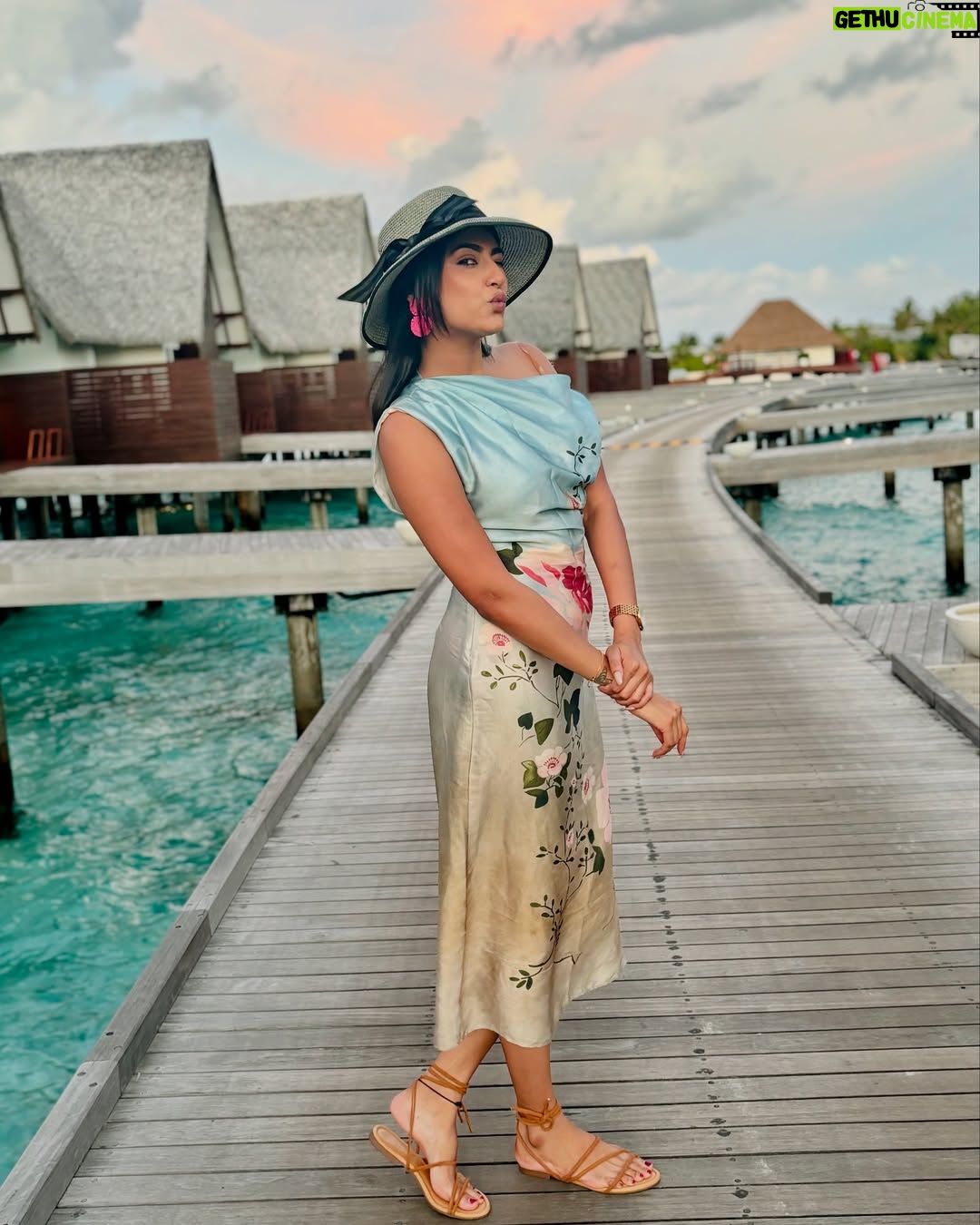 Divya Suresh - 14.5K Likes - Current mood : vitamin Sea 🥹
.
#ds #divyasuresh #maldives #vacation #sea