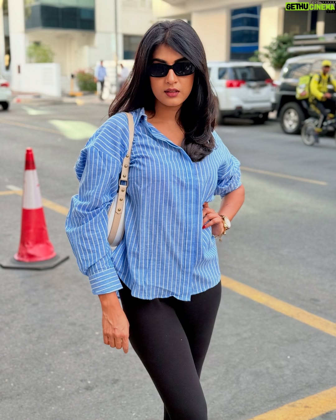 Divya Suresh - 21.7K Likes - Moving through life in my baggy shirt in a different country
.
.
.#DS #divyasuresh #dubai