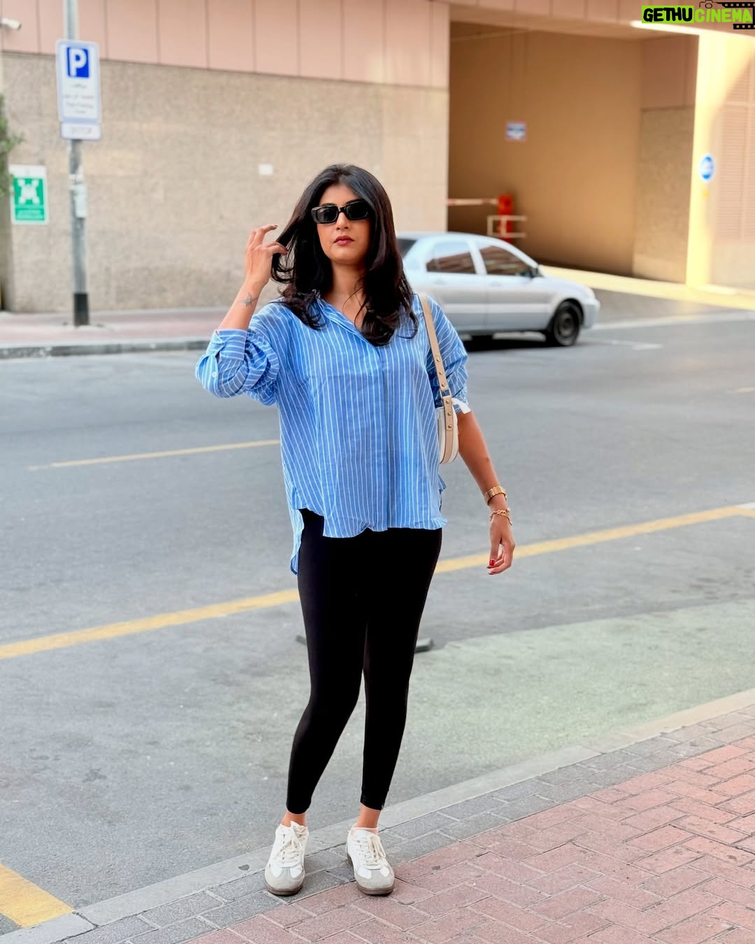 Divya Suresh - 21.7K Likes - Moving through life in my baggy shirt in a different country
.
.
.#DS #divyasuresh #dubai