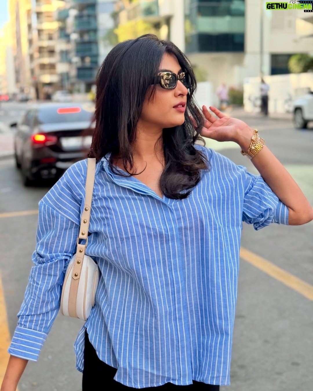 Divya Suresh - 21.7K Likes - Moving through life in my baggy shirt in a different country
.
.
.#DS #divyasuresh #dubai