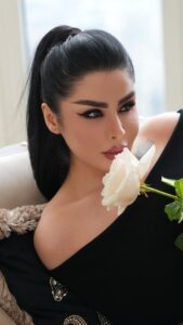 Donya Jahanbakht Top 26 Instagram Photos and Posts