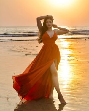 Drishti Thakur Instagram - Sunset therapy hits different 🌅 

#sunset #capture #moment #goldenhour #beautiful#vibes