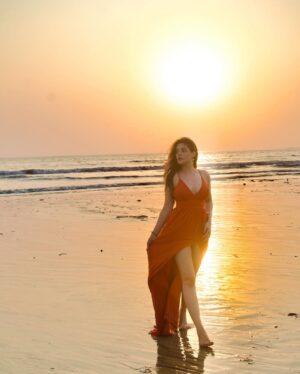Drishti Thakur Instagram - Sunset therapy hits different 🌅 

#sunset #capture #moment #goldenhour #beautiful#vibes