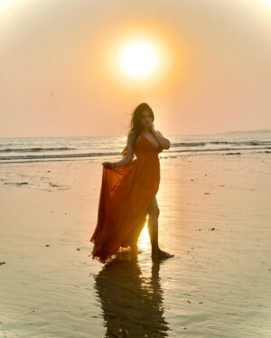 Drishti Thakur Instagram - Sunset therapy hits different 🌅 

#sunset #capture #moment #goldenhour #beautiful#vibes