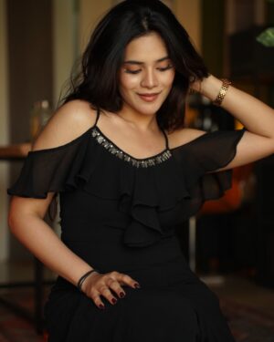 Drishti Thakur Instagram - No filter just a good mood☺️

#moodyvibes #nofilter #🖤
