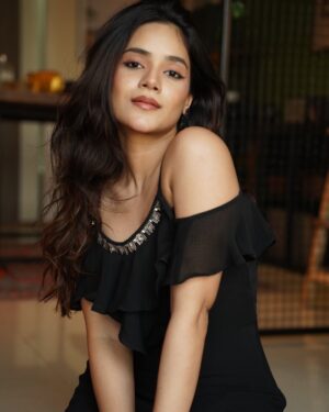 Drishti Thakur Instagram - No filter just a good mood☺️

#moodyvibes #nofilter #🖤