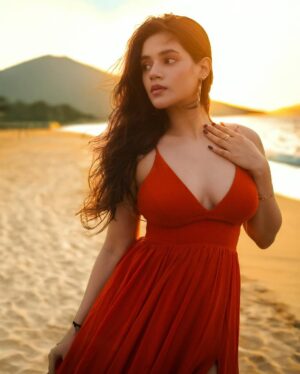 Drishti Thakur Instagram - Sunset therapy hits different 🌅 

#sunset #capture #moment #goldenhour #beautiful#vibes