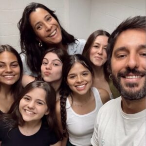 Duda Batista Instagram - Sim! Mais um trabalho abençoado por Deus! Obrigada senhor!🙏🏻
Gratidão a todos, especialmente @agenciacintra_alinecintra @agenciacintraoficial @seriellaproductions 
#seriepaulooapostolo #sériepaulooapostolo #rederecord #atriz #novela #series #deusnocomando #dudabatista