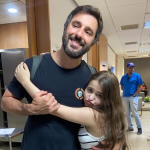 Duda Batista Instagram - Sim! Mais um trabalho abençoado por Deus! Obrigada senhor!🙏🏻
Gratidão a todos, especialmente @agenciacintra_alinecintra @agenciacintraoficial @seriellaproductions 
#seriepaulooapostolo #sériepaulooapostolo #rederecord #atriz #novela #series #deusnocomando #dudabatista