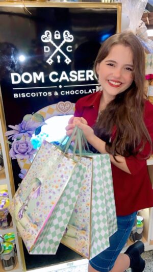 Duda Batista Instagram - A Páscoa é tempo de união, renovação e celebração, além de ser a época mais doce do ano. E, para tornar esses momentos inesquecíveis em família, a @domcasero lança sua campanha especial: “É Tempo de Florescer”, trazendo um catálogo exclusivo repleto de delícias e novidades que irão encantar a todos os gostos.🩷🩷🩷🐇🐇🐇🐣🪺🪺

#dudabatista #domcasero #publi #fy #fypシ #viral #atriz #fyp #fypage #páscoa #felizpáscoa #happyeaster #coelhodapascoa