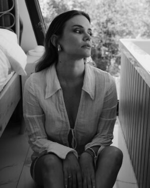 Ecem Karavus Instagram - Ben şarkı bulamadım bu eserlere.. Siz bulursanız yazın.
📸: @unalavcii 🫠