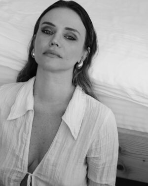 Ecem Karavus Instagram - Ben şarkı bulamadım bu eserlere.. Siz bulursanız yazın.
📸: @unalavcii 🫠