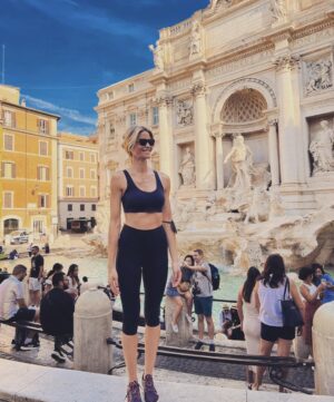 Elena Santarelli Instagram - Buon compleanno Roma ☺️
Perché si celebra il 21 aprile? La festività che si celebra ogni anno è legata alla fondazione di Roma che, secondo la leggenda, Romolo avrebbe fondato il 21 aprile del 753 a.C. “Maestosa, leggendaria, ricca di storia”