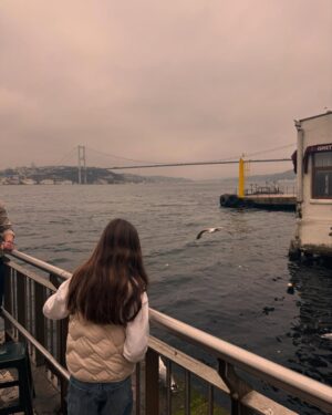 Elena Santarelli Instagram - Cosa vedere ad Istanbul :

Galata tower 
Eminönü 
Karaköy ( Güllüoğlu baklava) 
Balat 
İstiklal street 
Hagia Sofia 
Blue mosque 
Sultan Ahmet 
Basilica Cistern
Ortaköy 
Ortaköy mosque 
Bebek 
Palazzo domanblanche
Gran bazar 
Mercato delle spezie 
Quartiere asiatico 
Andate da starbucks a bebek per una vista pazzesca 

Noi abbiamo dormito sul Bosforo allo Swiss hotel ( colazione super )
-abbiamo girato in taxi e con la metro/tram considerando sempre il traffico ed abbiamo camminato tanto 😅

Cibo da provare 
İskender 
Kebab 
Lahmacun 
Döner 
Köfte
Çiğ köfte

 Cappadocia :

Ci siamo affidati a BILAL la nostra guida super  90 (532) 346 87 34

Abbiamo dormito ad uchisar : kistar cave hotel

Sempre ad uchisar trovate un hotel super super super si chiama Argos cappadocia 

Noi abbiamo preferito un family hotel delizioso 

Ad uchisar abbiamo mangiato al seki restaurant 
 E sakli konak cappadocia 

Per mangiare : aravan evi cappadocia 

Oldgreekhouse.com

Per il giro in mongolfiera vi consiglio @skywayballoons o @turquazballoons 
Potete farvi prenotare il giro anche dal vostro hotel , così evitate la fregatura che abbiamo preso noi 

All’aeroporto in cappadocia abbiamo affittato l’auto e dopo circa un’ora siamo arrivati ad uchisar. 

Se volete fare una serata senza figli provate : https://www.frankieistanbul.com/ 

16 roof 

Vogue restaurant 

Lokanta 1741 

Novikov 

The roof Istanbul 

Pandeli restaurant nel bazar egiziano 

Hurren Sultan amami per hammam
