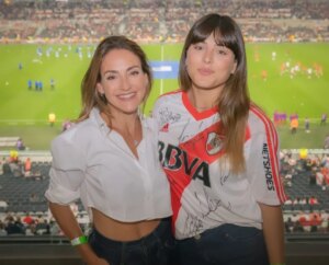 Eleonora Wexler Instagram - Moviditos estos dias😎

Nunca habia ido a la cancha! Me volví loca!!

Por las tierras Mendocinas de gira💥

Unas de las fotos más lindas del team@💕

Son tribu hermosa de mi mundo 🌎 ❤️

Soy fan tuyo Cattaneo 🎧🎶@djhernancattaneo

Lugares únicos🌅

Elvis e Inti🐶🐶❤️

Sabores 🍷🍽

Mothorhome💯

Pre funcion 🫶

Con Alexia siempre de paseo Amichaa😜

Que nunca falte la  músic🎶

Mendoza

Pasión de multitudes⚽️