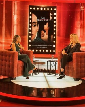 Eleonora Wexler Instagram - Un poco de Back 

Gracias Siempre @tetecoustarotoficial y @danymanas por invitarme al ciclo💫🧡 @argentinadepelicula.ok
Siempre 🎬🇦🇷
Presentando esta película  necesaria y querida por mi  @algoincorrectopelicula 

Style @maggiemellas 🧜‍♀️
 Traje @nantolin 
@lunagarzonaccesorios 
@rickysarkany 
Me peino y maquillo @nanogmd 💥
