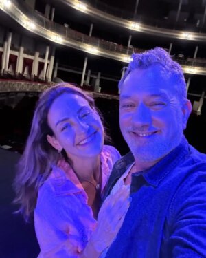 Eleonora Wexler Instagram - Momentos Unicos de gira 🎭❤️

1 Rosario 
 Senti que estábamos en un estadio 😜
2 Ese hermoso teatro en San Nicolás
3 Soledades en la mothorhome
4 A la orilla del riio con mi compa Alexia @alexiamoyanook 💜
5  En reposo en Cañada de Gómez. @gonzaloezequielheredia 
6 El back pre funcion y los alfajores de Pantu
7 Con mis  amadas guasas en Córdoba 
8 Siempre con una excusa para bailar 
9 En retorno Cordobés. Compis @culpina
@gabrielbeck_ok 💫🤗
10 Entrando al @tcoliseopodesta después de 25 años . Tan hermoso . Encuentro Mágico @alejogarciapintos ❤️
11 Un sueño. @tcoliseopodesta 👐💕
12 Te felicito y te adoro @alejogarciapintos 
13 @gereborras GRACIAS . Sos lo más!!
( Me falta nuestra foto😂♥️)

Y sigue girando!! 🎶🎭