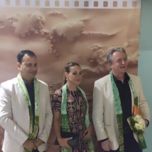 Eleonora Wexler Instagram - Gracias a nuestro cine Nacional🎬🇦🇷 
Fuimos invitados junto a mi amigo @pablo_cesar_cine al prestigioso festival @kiff__official. 
Dónde el fue jurado y se presentaron 2 de sus películas en las que participe 

Una experiencia increíble en lo personal y profesional
Viaje unico

Style by @maggiemellas 💫💥