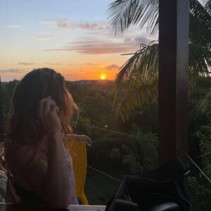 Eleonora Wexler Instagram - Alegria,relax,playas,pueblo,descanso ❤️🇧🇷

Juntando energía para mentir mejor🤪
@lamentirateatro
Volvemos el 10 de enero en @teatroastrosok

Nos vemos!!!!💥
Besos y Feliidades para todos!