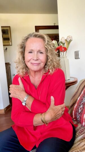 Eli de Caso Instagram - Hoy les comparto otro video sobre la #fibromialgia 

Espero les ayude de alguna forma y que sepan que pueden salir adelante. 

Les dejo mi cariño y mucha fortaleza ❤️

Un abrazo, 

#elidecaso #mujerchilena #chile