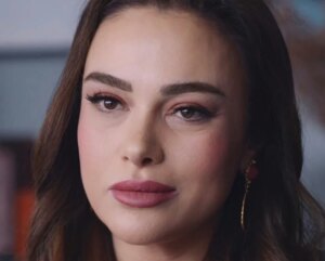 Elif Melda Yılmaz Instagram - Kısa, ama güzel bir buluşmaydı.
Hoşça kal Beril. Çok sevdim seni...⚘️

Harika yönetmenlerimize ve tüm ekibe teşekkür ederim. 
@eylemoguzzz #aydınbulut #meliscivelek @kizilcikserbetitv @goldfilmyapim @showtv
@yasinirmakphoto 🙏  #kızılcıkşerbetiekibi