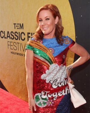 Elisa Donovan Instagram - Super fun Opening Night for the TCM Film Festival! Celebrating groundbreaking classics and even *new classics* - more on that tomorrow 😉 .  Seeing The Empire Strikes Back in all of its stupendous big screen glory at @chinesetheatres with a wonderful conversation and introduction from George Lucas was… 💥 🔥 🙏 Scarlett will never forget her first red carpet!! @tstar22 Dress 👗 by @aliceandolivia  Boots 👢 @paristexas_it Haircut 💇‍♀️ by @krisdakilla #tcmfilmfestival #redcarpet #filmfestival #movies #classic