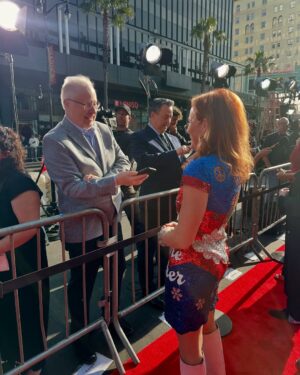 Elisa Donovan Instagram - Super fun Opening Night for the TCM Film Festival! Celebrating groundbreaking classics and even *new classics* - more on that tomorrow 😉 .  Seeing The Empire Strikes Back in all of its stupendous big screen glory at @chinesetheatres with a wonderful conversation and introduction from George Lucas was… 💥 🔥 🙏 Scarlett will never forget her first red carpet!! @tstar22 Dress 👗 by @aliceandolivia  Boots 👢 @paristexas_it Haircut 💇‍♀️ by @krisdakilla #tcmfilmfestival #redcarpet #filmfestival #movies #classic