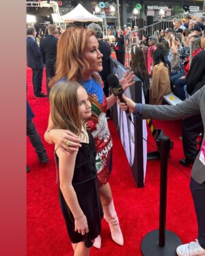 Elisa Donovan Instagram - Super fun Opening Night for the TCM Film Festival! Celebrating groundbreaking classics and even *new classics* - more on that tomorrow 😉 .  Seeing The Empire Strikes Back in all of its stupendous big screen glory at @chinesetheatres with a wonderful conversation and introduction from George Lucas was… 💥 🔥 🙏 Scarlett will never forget her first red carpet!! @tstar22 Dress 👗 by @aliceandolivia  Boots 👢 @paristexas_it Haircut 💇‍♀️ by @krisdakilla #tcmfilmfestival #redcarpet #filmfestival #movies #classic