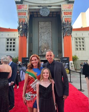 Elisa Donovan Instagram - Super fun Opening Night for the TCM Film Festival! Celebrating groundbreaking classics and even *new classics* - more on that tomorrow 😉 .  Seeing The Empire Strikes Back in all of its stupendous big screen glory at @chinesetheatres with a wonderful conversation and introduction from George Lucas was… 💥 🔥 🙏 Scarlett will never forget her first red carpet!! @tstar22 Dress 👗 by @aliceandolivia  Boots 👢 @paristexas_it Haircut 💇‍♀️ by @krisdakilla #tcmfilmfestival #redcarpet #filmfestival #movies #classic