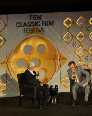 Elisa Donovan Instagram - Super fun Opening Night for the TCM Film Festival! Celebrating groundbreaking classics and even *new classics* - more on that tomorrow 😉 .  Seeing The Empire Strikes Back in all of its stupendous big screen glory at @chinesetheatres with a wonderful conversation and introduction from George Lucas was… 💥 🔥 🙏 Scarlett will never forget her first red carpet!! @tstar22 Dress 👗 by @aliceandolivia  Boots 👢 @paristexas_it Haircut 💇‍♀️ by @krisdakilla #tcmfilmfestival #redcarpet #filmfestival #movies #classic