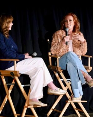 Elisa Donovan Instagram - 🌟 What a fun night celebrating the 30th Anniversary of @clueless at the TCM Film Festival! 
(Yes, it’s a classic now 🥹😳🤩)

Thank you for a terrific weekend all around @tcm 

So many wonderful films, they way they are meant to be seen— in a theatre, on the Big Screen. It was an honor to be a small part of this important festival. 
GO TO THE MOVIES, PEOPLE!!🍿 🎥 

And thank U to Scarlett and @tstar22 for being the Best Dates Ever 🥰 💖  Jacket & 👗 by @aliceandolivia  Boots by @paristexas_it 
#movies #festival #clueless #classic #tcm #tcmfestival