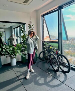 Elnaz Shakerdoost Instagram - 💪🏼باید قوی ماند پس ورزش می کنیم